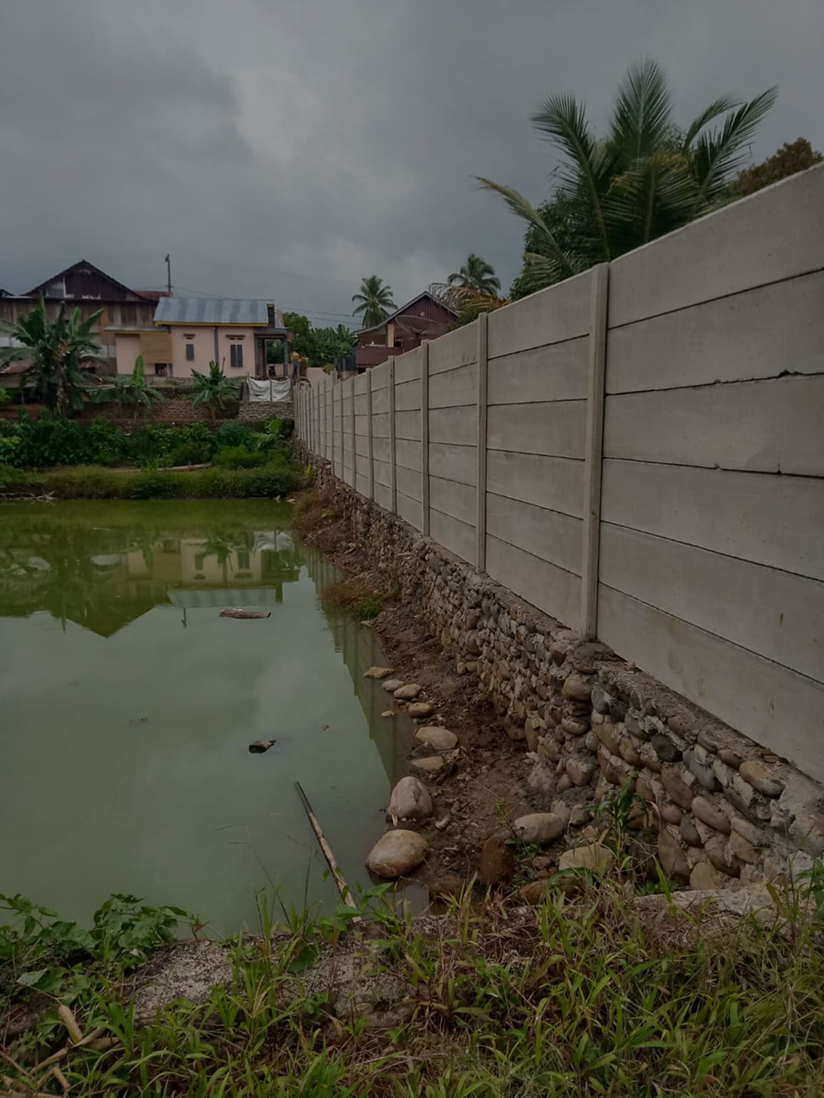 Pagar Industri dan Perumahan